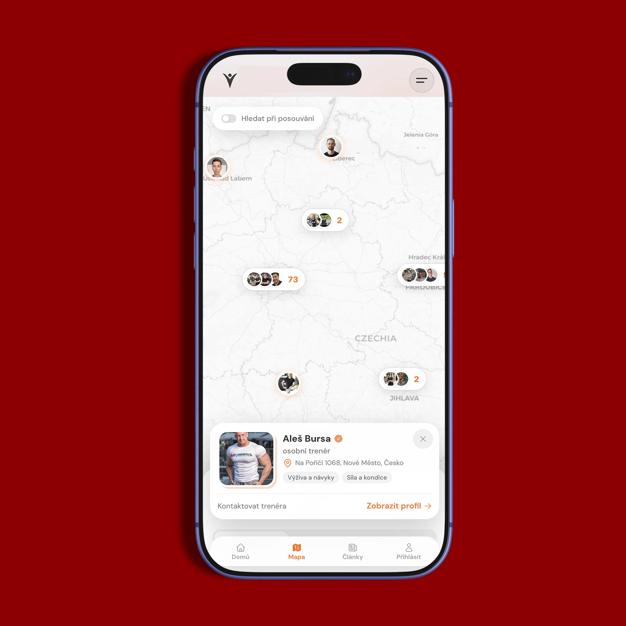 Mobilní verze Trainio na telefonu s mapou trenérů, shluky značek a detailem vybraného osobního trenéra