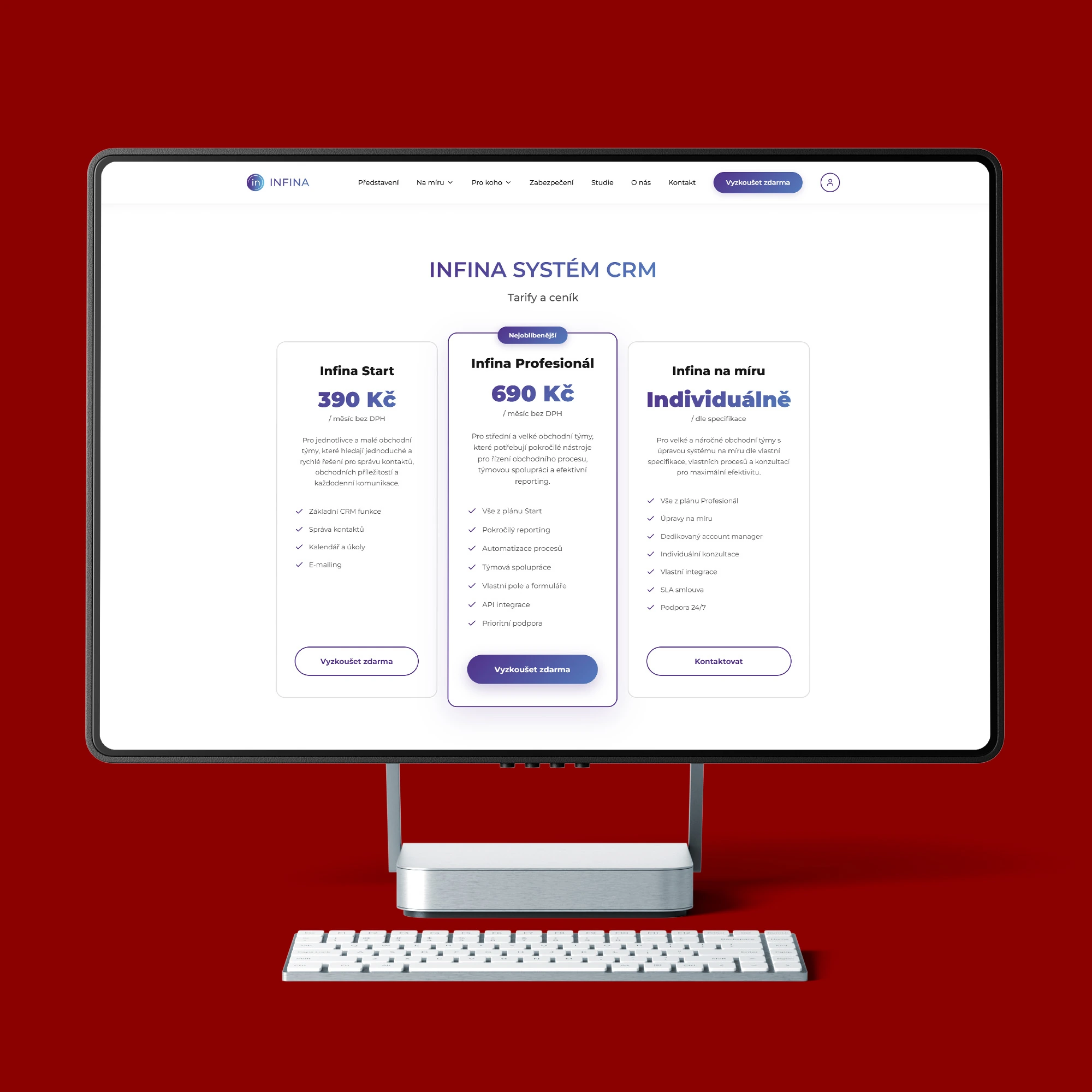 Firemní web Infina na monitoru stolního počítače s důrazem na služby, kontaktní prvky a CRM leady