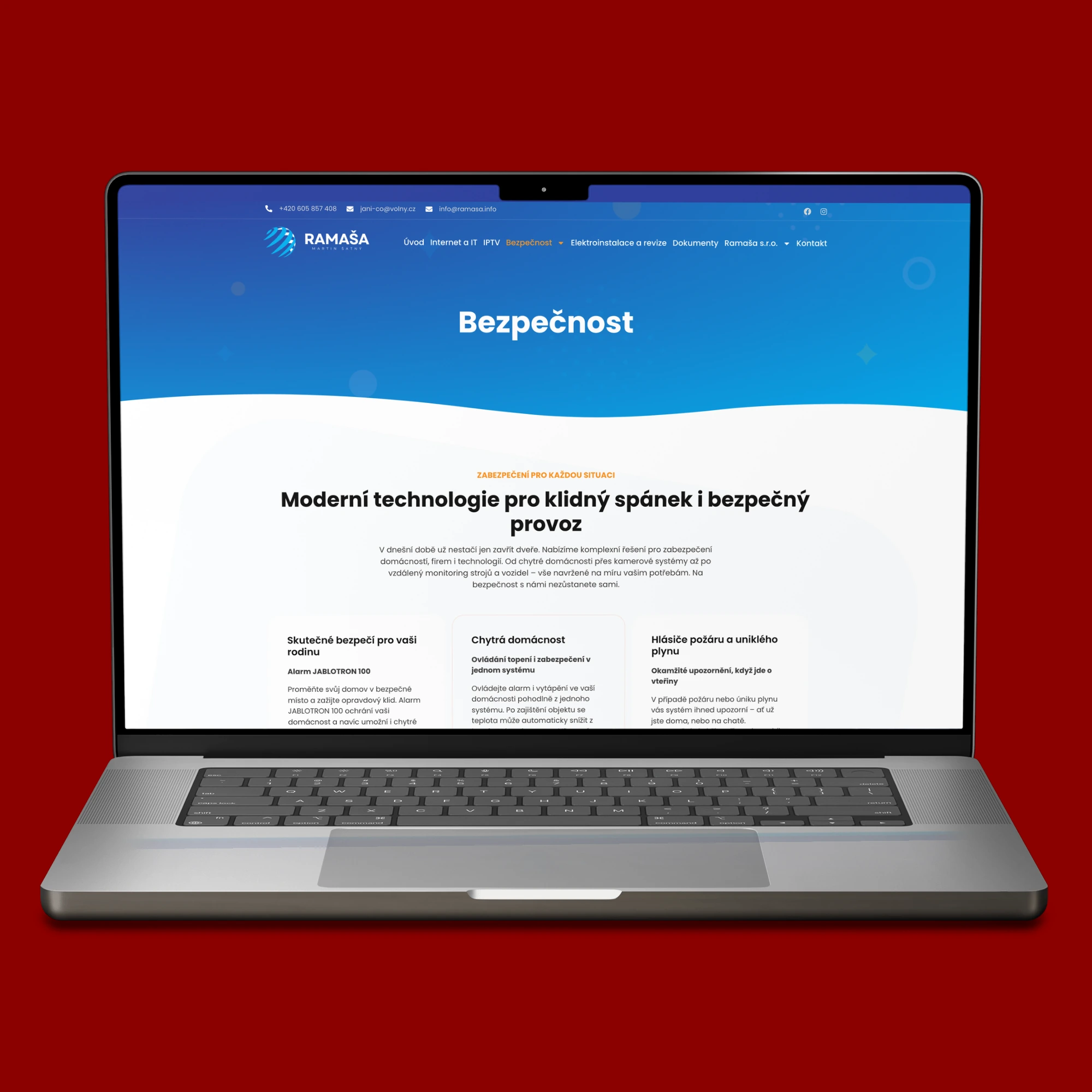 Stránka Bezpečnost na webu RAMAŠA na MacBooku s přehledem zabezpečovacích systémů, kamer a GPS monitoringu